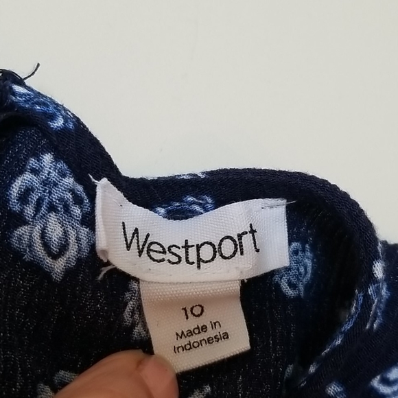 Navy floral jumpsuit! Sz 10 NWOT - Picture 3 of 4